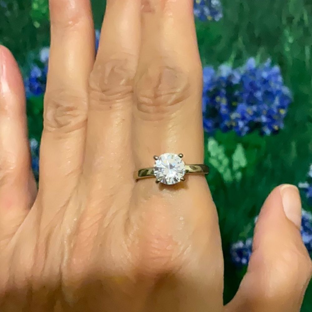 Beautiful Silver Solitaire Ring - Picture 2 of 6